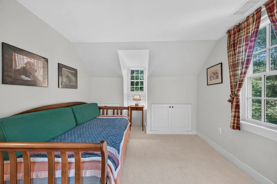9 Ingham Hill Road Photo 25