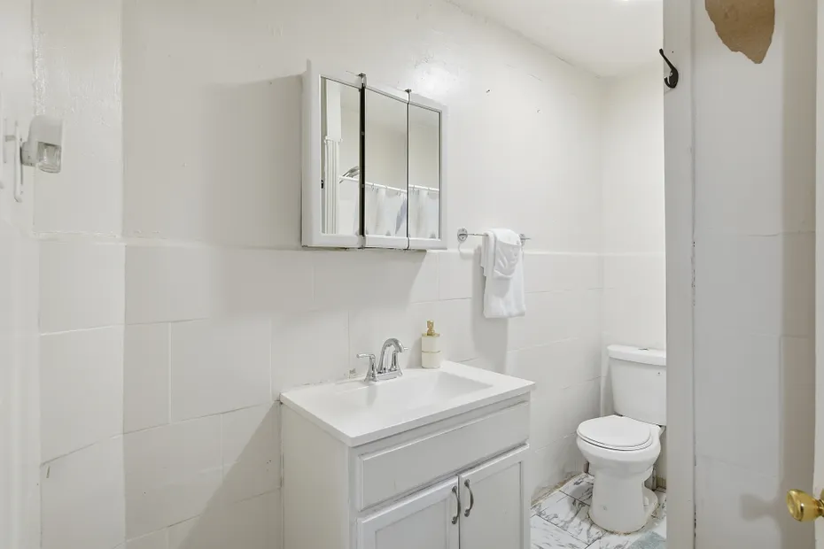 127 Dickinson Street Photo 16