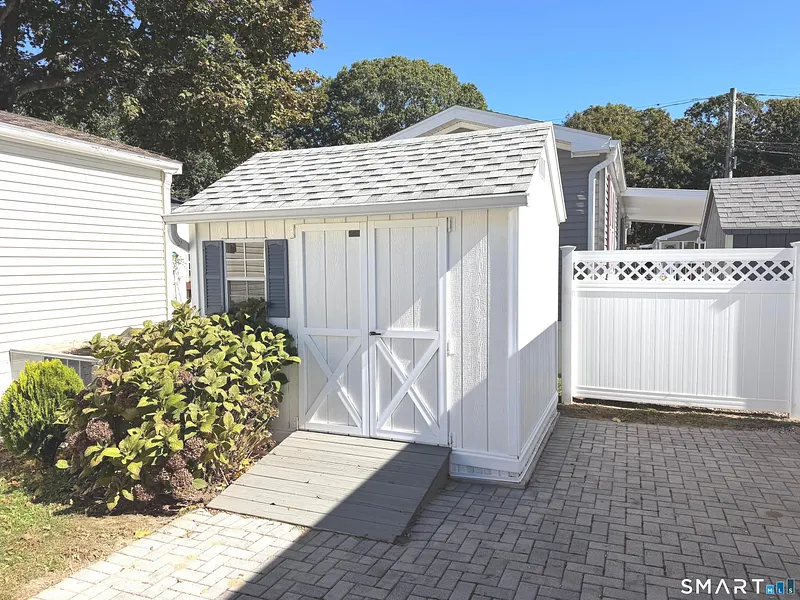 50 Linden Avenue North Photo 16