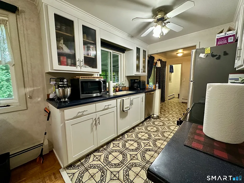 670 Benham Street Photo 7