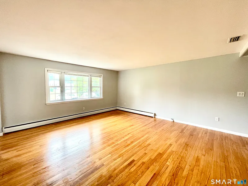35 Woodmont Road Photo 5