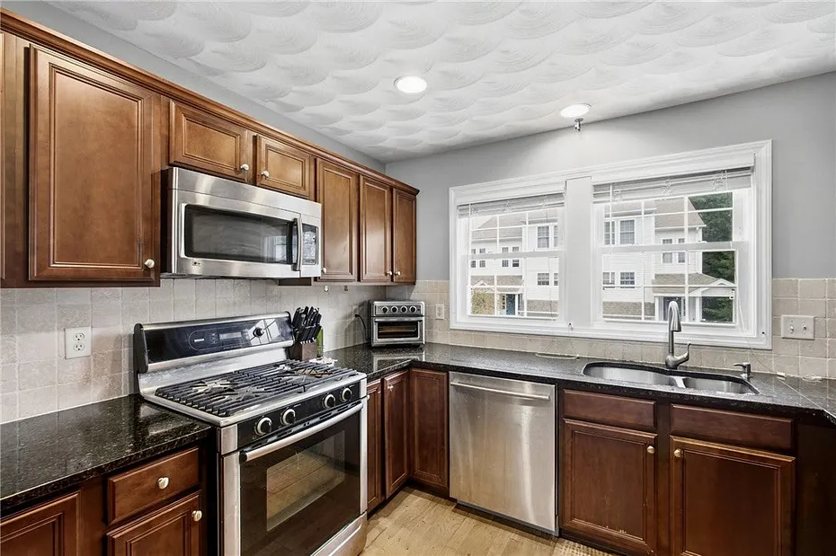 68 Red Brook Lane Photo 9