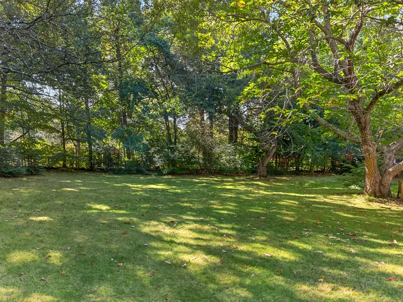9 Ingham Hill Road Photo 37