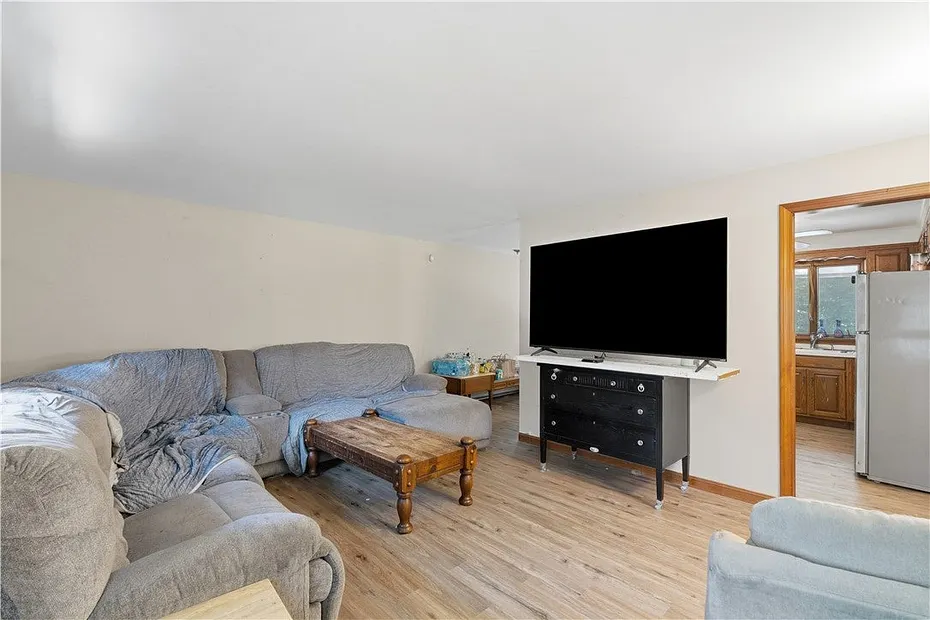 42 Charles Avenue Photo 4