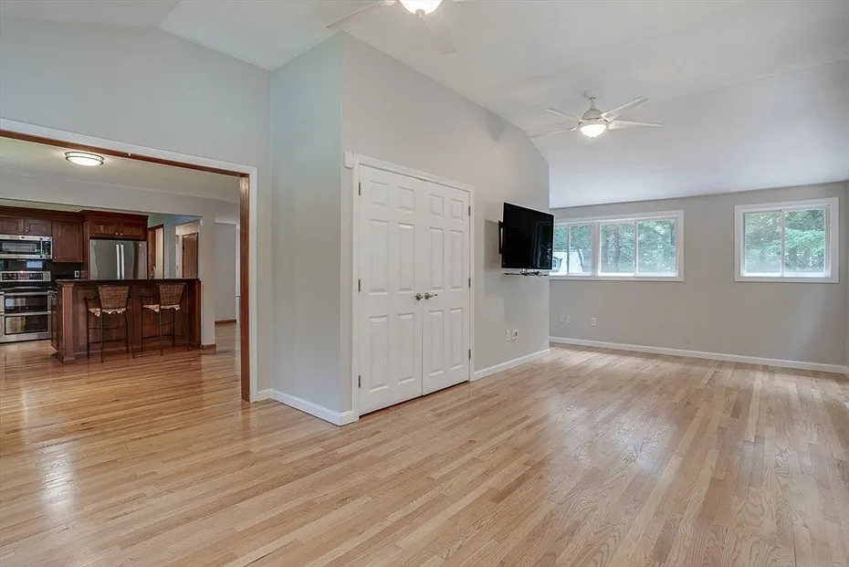 680 East Street Photo 18