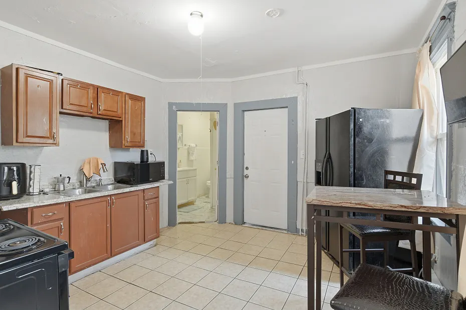 127 Dickinson Street Photo 10
