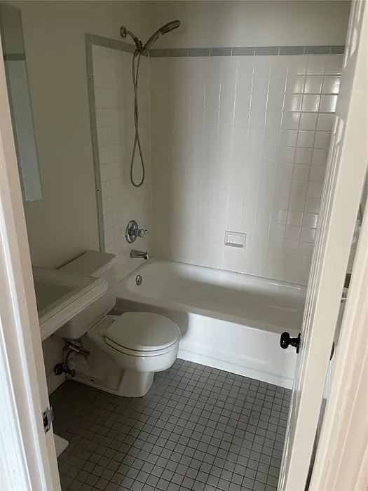 3220 Fairfield Avenue  #6D Photo 3