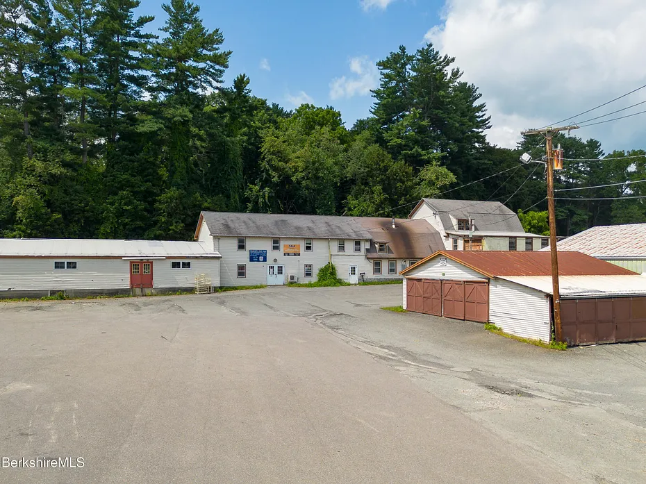 20 Maple Ave Photo 11