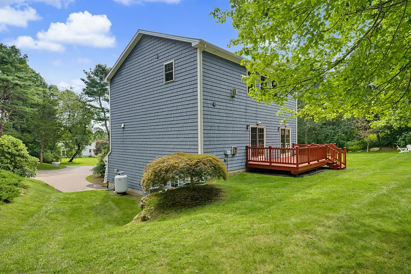 19 Sycamore Drive C Photo 41