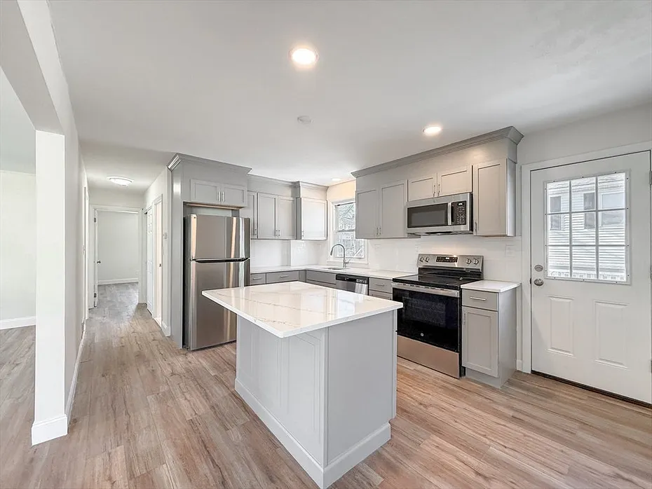 31 Millard Ave Photo 8