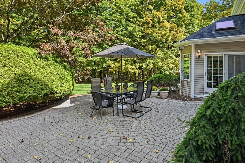 10 Taunton Hill Road Photo 38