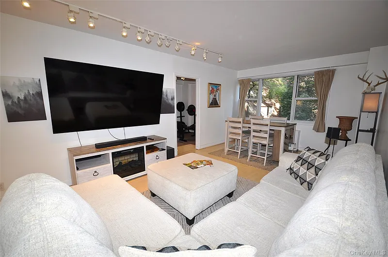 230 Garth Road  #3B1 Photo 9