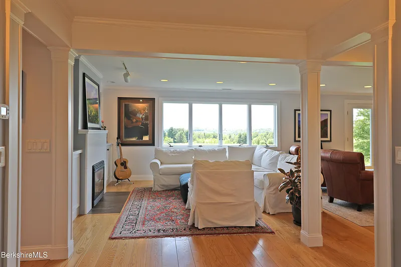 154 Plunkett St Photo 6