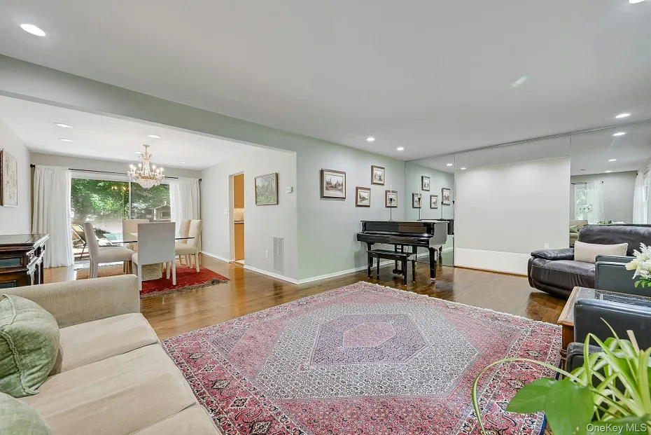 19 York Drive Photo 7