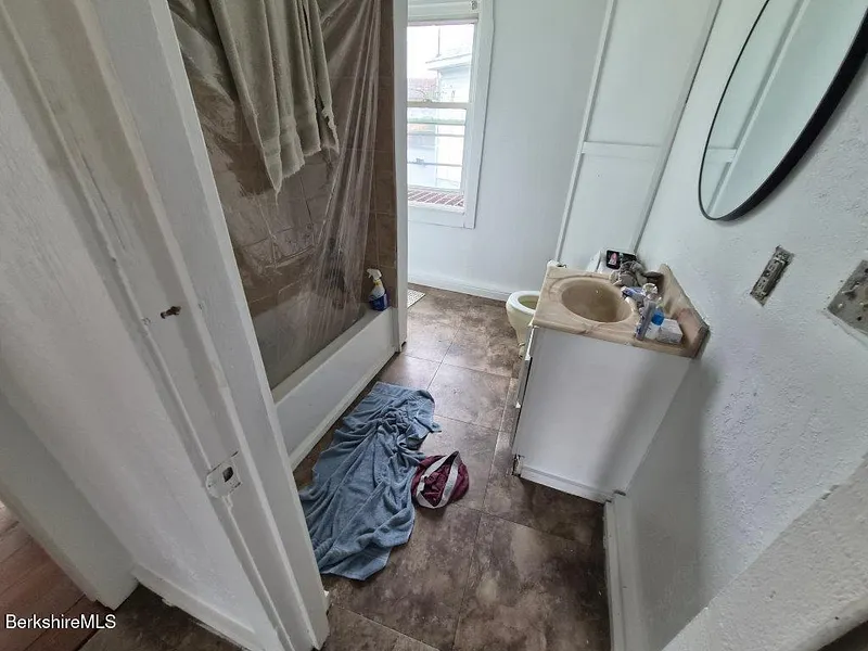 85 Wahconah St Photo 9