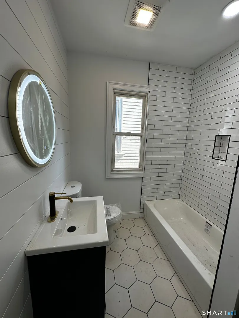 82 Howard Avenue  #82-2L Photo 10