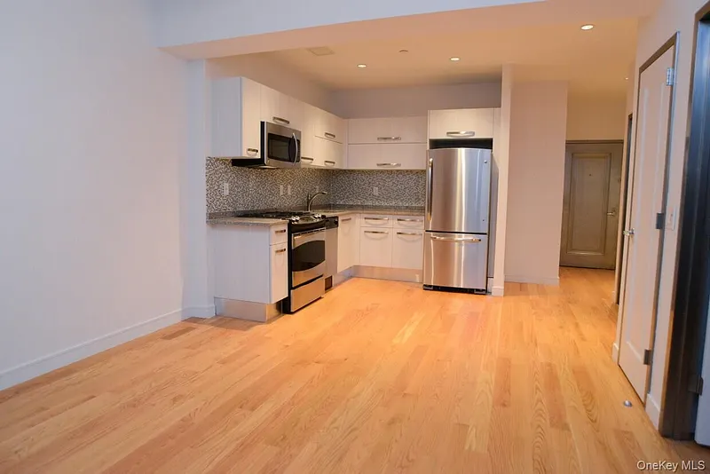 114 Greenpoint Avenue Photo 13