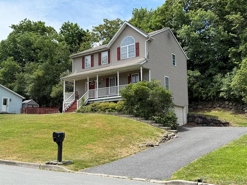 8 Walnut Lane Photo 1