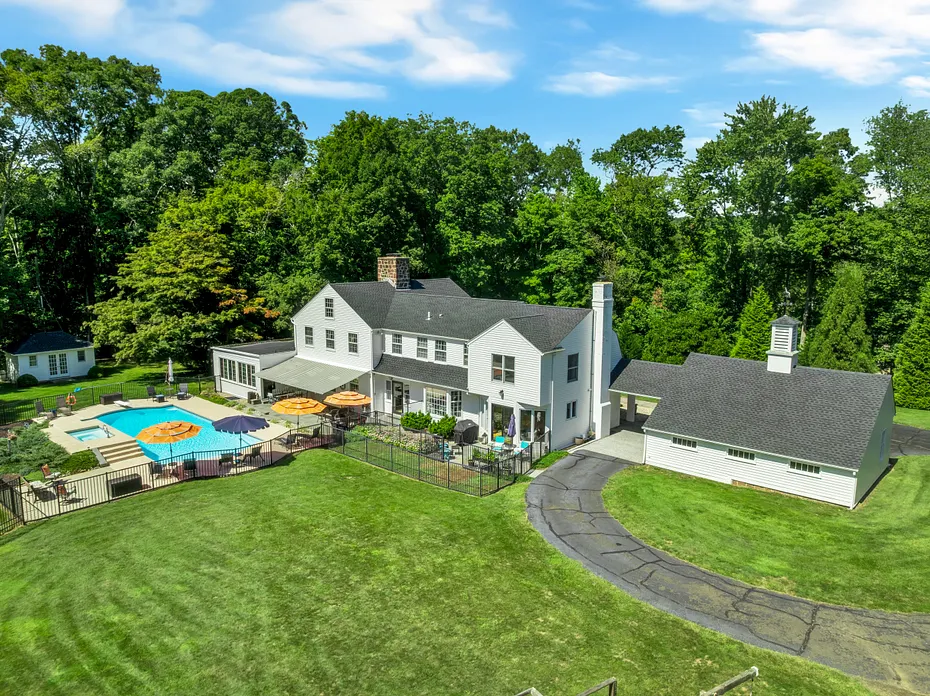 40 Brookhills Road Photo 1