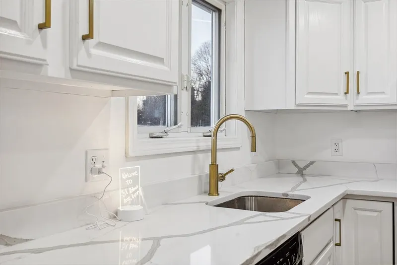 51 Belmont Ave Photo 6