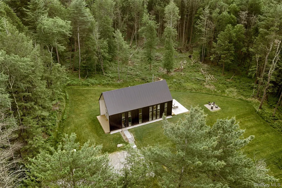 596 Perry Road Photo 9