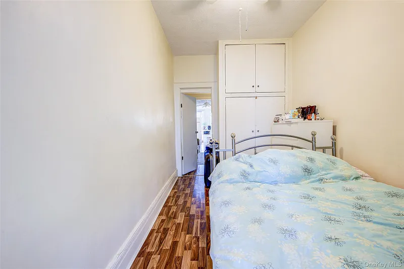 1718 Himrod Street Photo 8