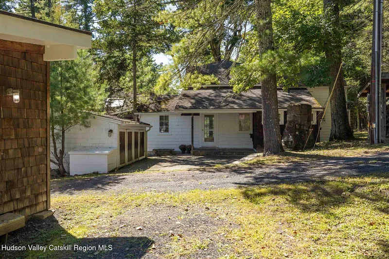 2673 Glasco Turnpike Photo 6