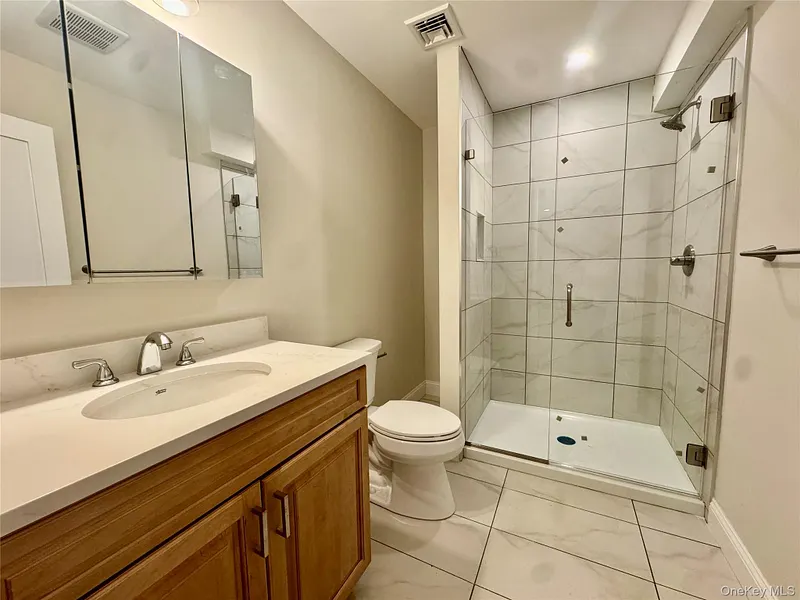 4 Webster Place Photo 17