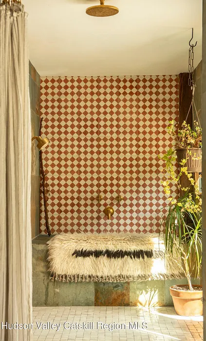38 Van Road Photo 17