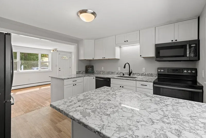 85 Gile St Photo 9