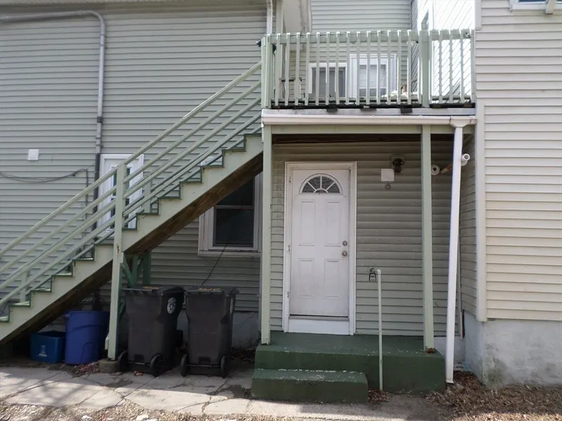 57 Bloomingdale St Photo 5