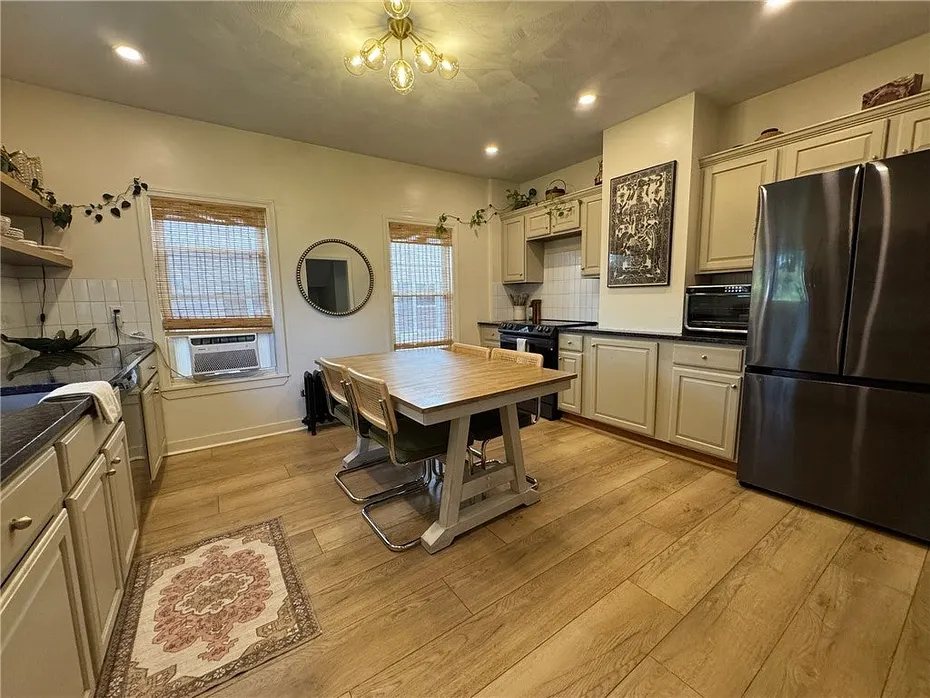 85 Ferris Street Photo 2