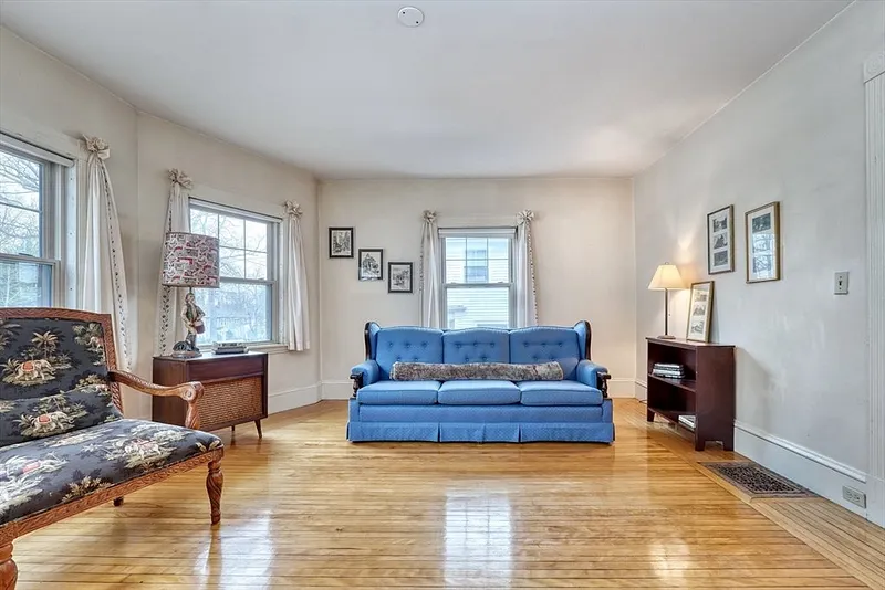 37 Glenwood Ave Photo 6