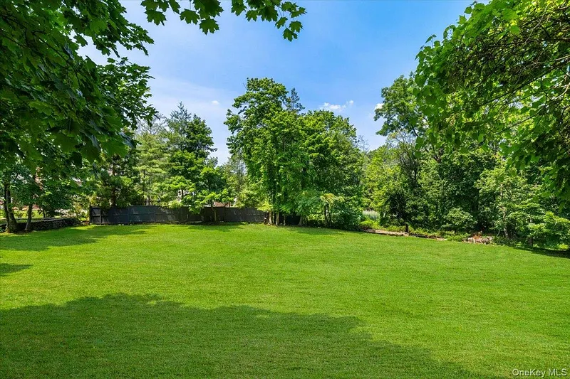 38 Fenimore Drive Photo 5