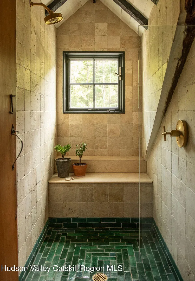 38 Van Road Photo 26