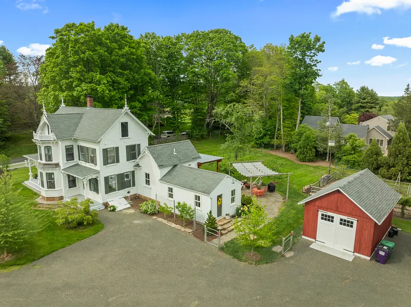 131 Elm Street Photo 1