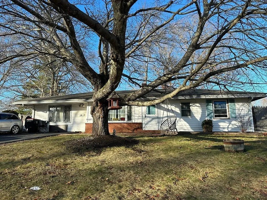 62 Royal Rd Photo 1