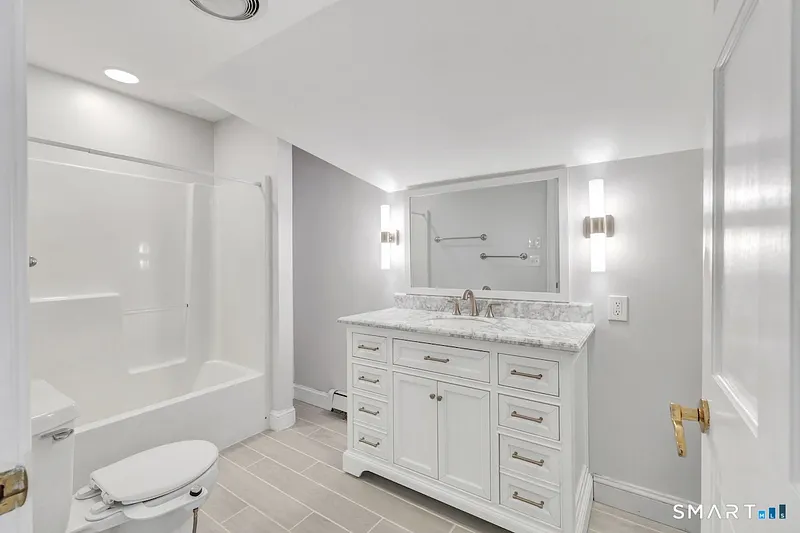 461 Amity Road Photo 33