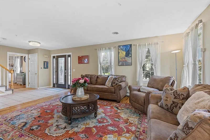5 Donovan Dr Photo 4