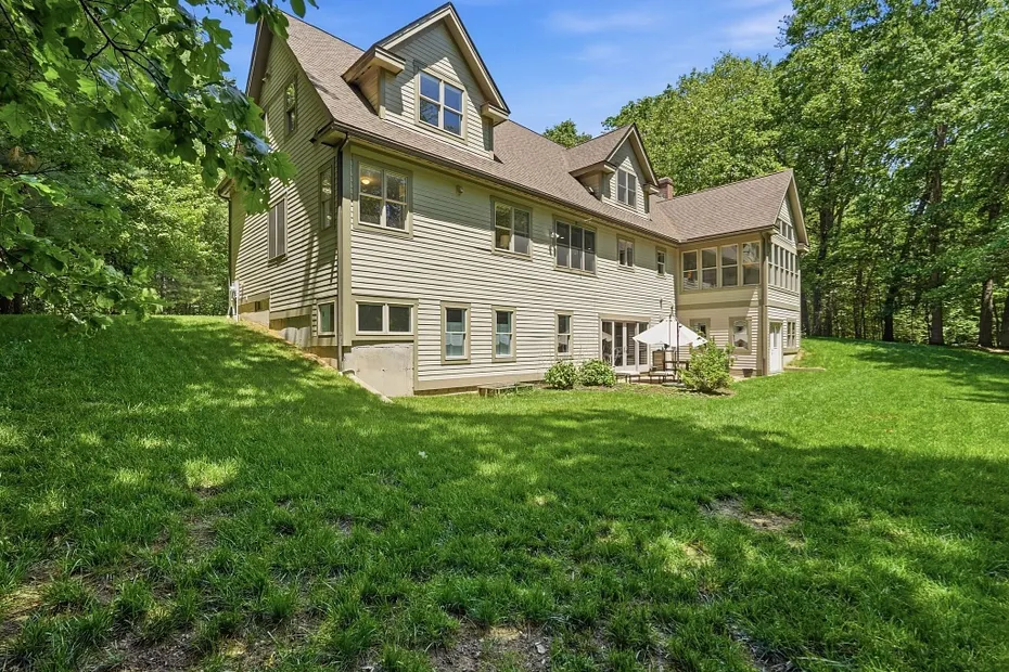 409 Henry St Photo 39
