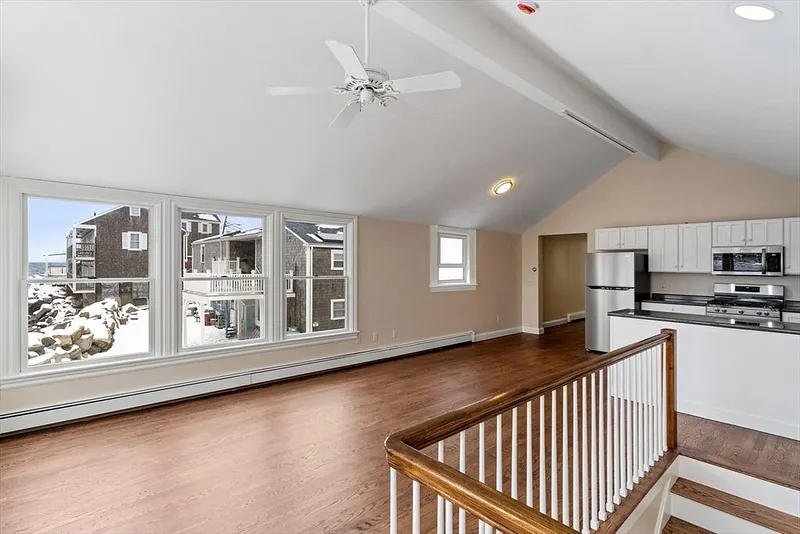 52 Bearskin Neck Photo 16