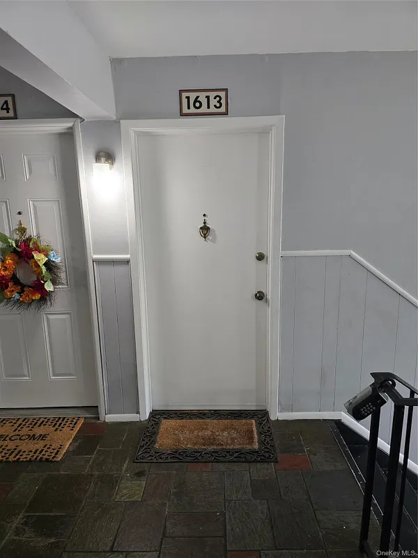 1613 Old Country Road Photo 8