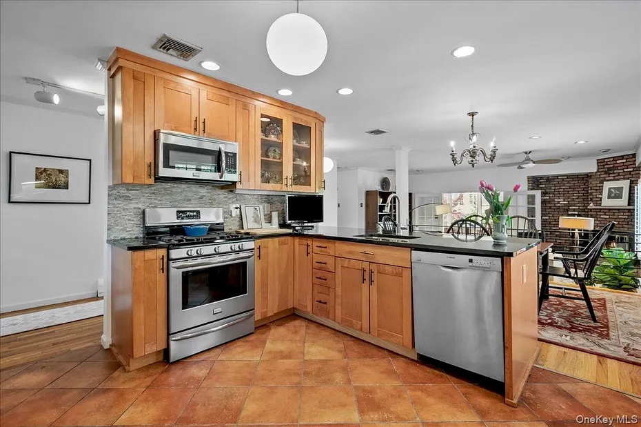 9 Salisbury Place Photo 8