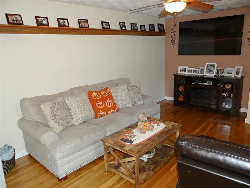 25 Marshall Ave Photo 7