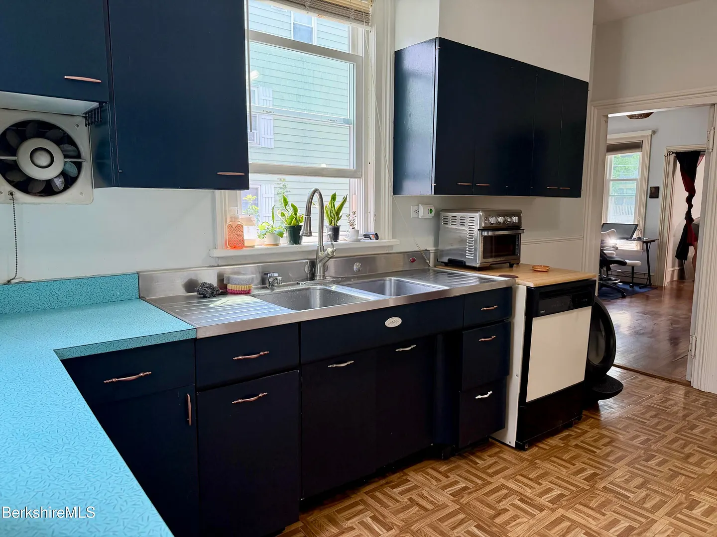 50 Buel St Photo 8