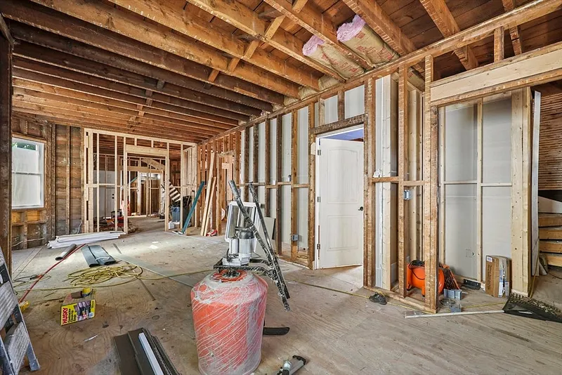 69-71 Hall St Photo 6