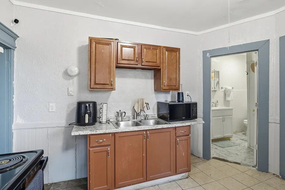 127 Dickinson Street Photo 13