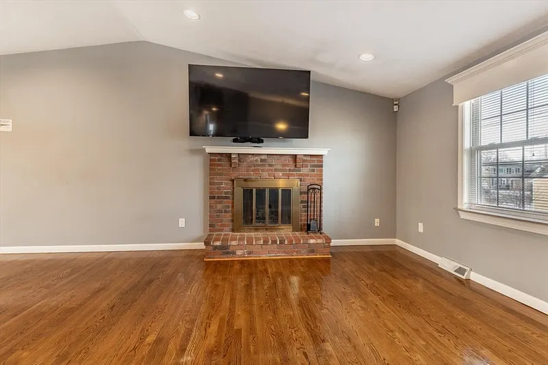 453 Columbus Ave Photo 5