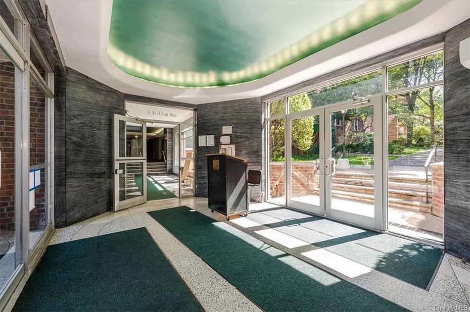 3850 Hudson Manor Terrace  #3AW Photo 3