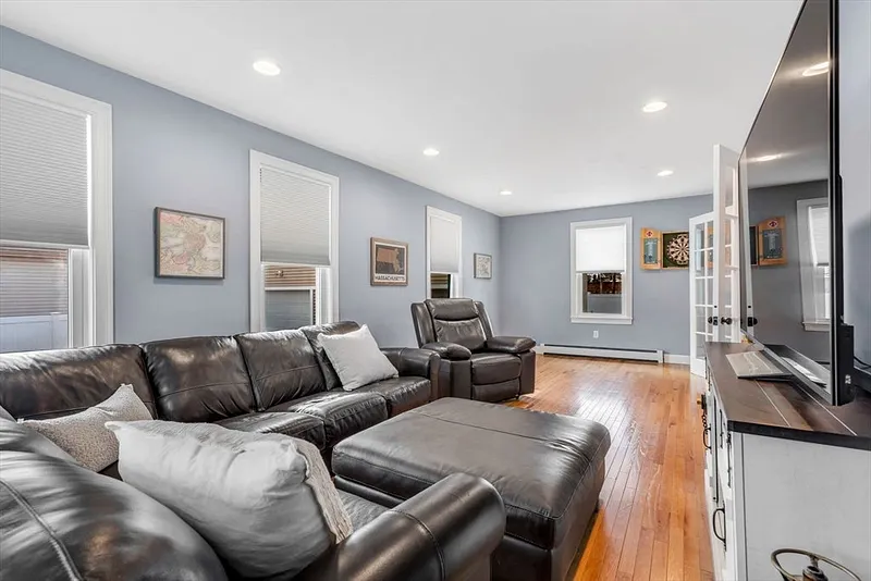 70 Pine St Photo 6
